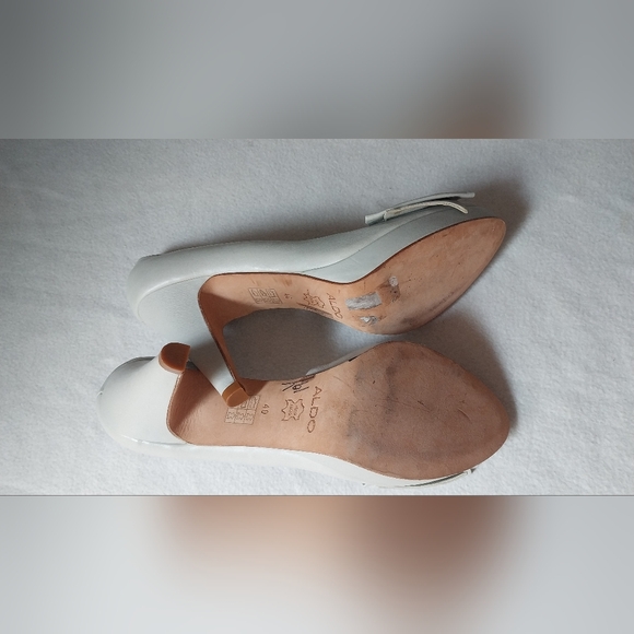 Aldo Vintage Heels - Picture 3 of 3